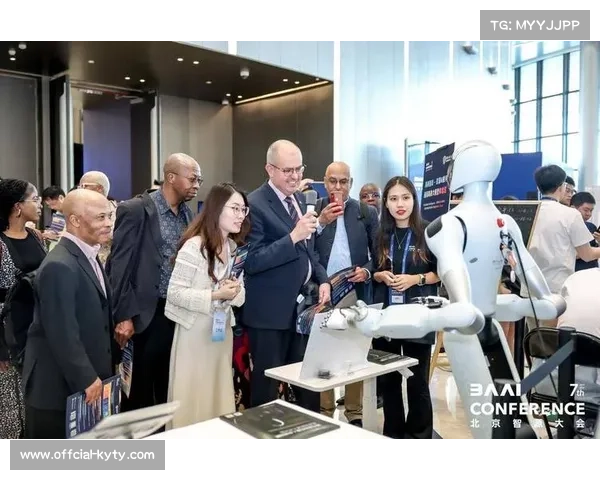 银河通用机器人Galbot亮相苏超决赛，提升现场服务效率