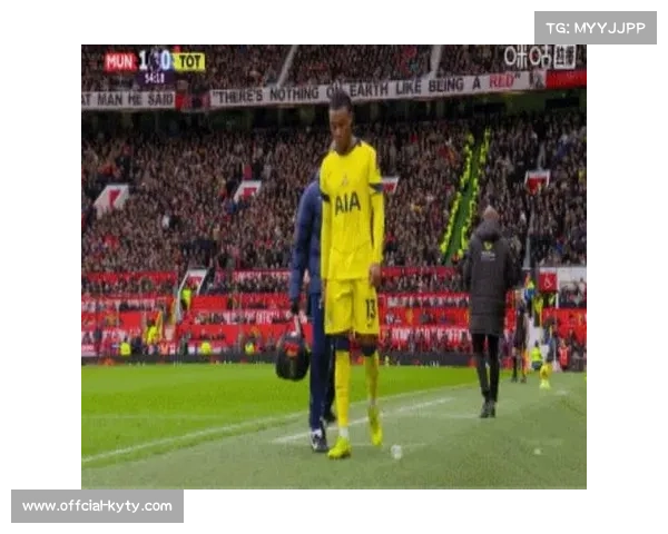 曼联2-0热刺取四连胜，B费传射达成红魔生涯200球里程碑