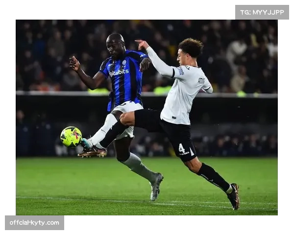 斯佩齐亚门将神勇，连续扑出对手在禁区肋部区域的两脚劲射